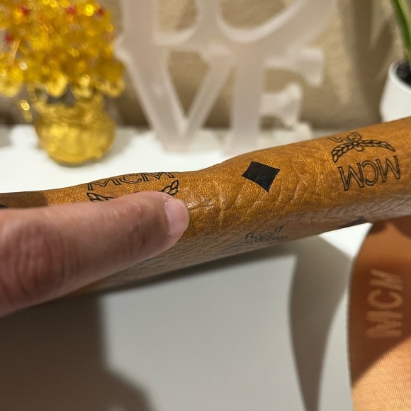 MCM COGNAC VISETOS MESSENGER BAG - Picture 15 of 16